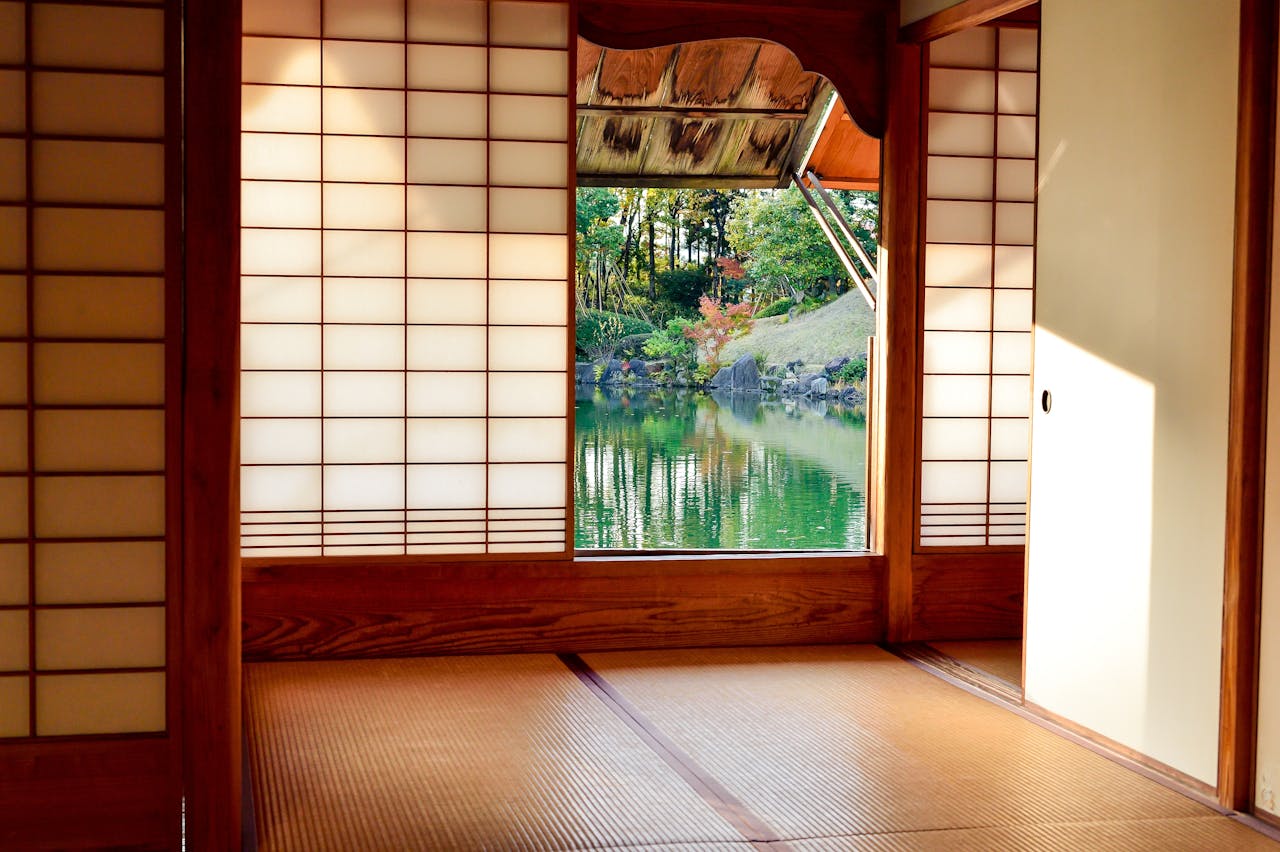 1. casa in stil japonez - hol, fereastra